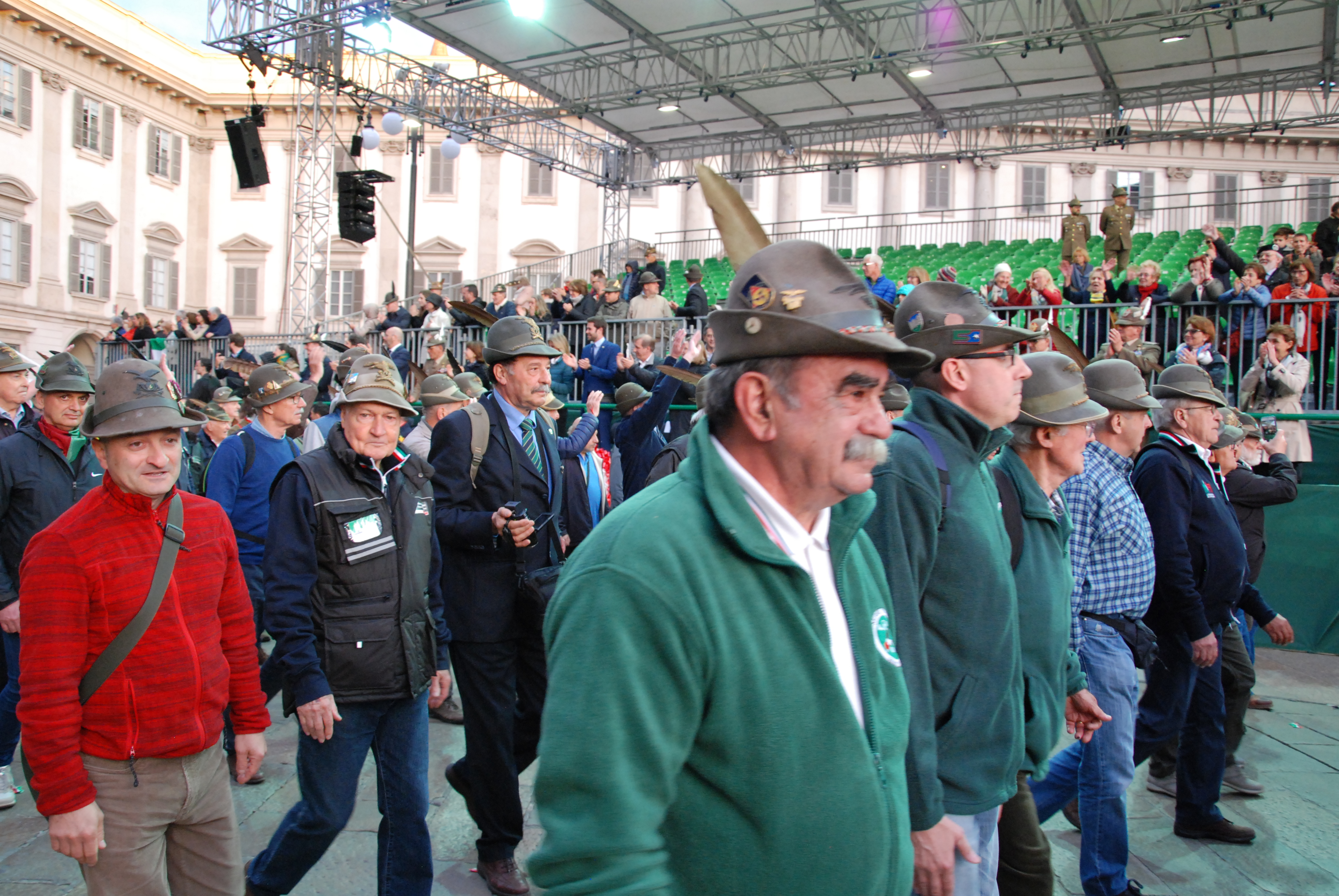 Inizio-Adunata-Nazionale-alpini-Milano-101