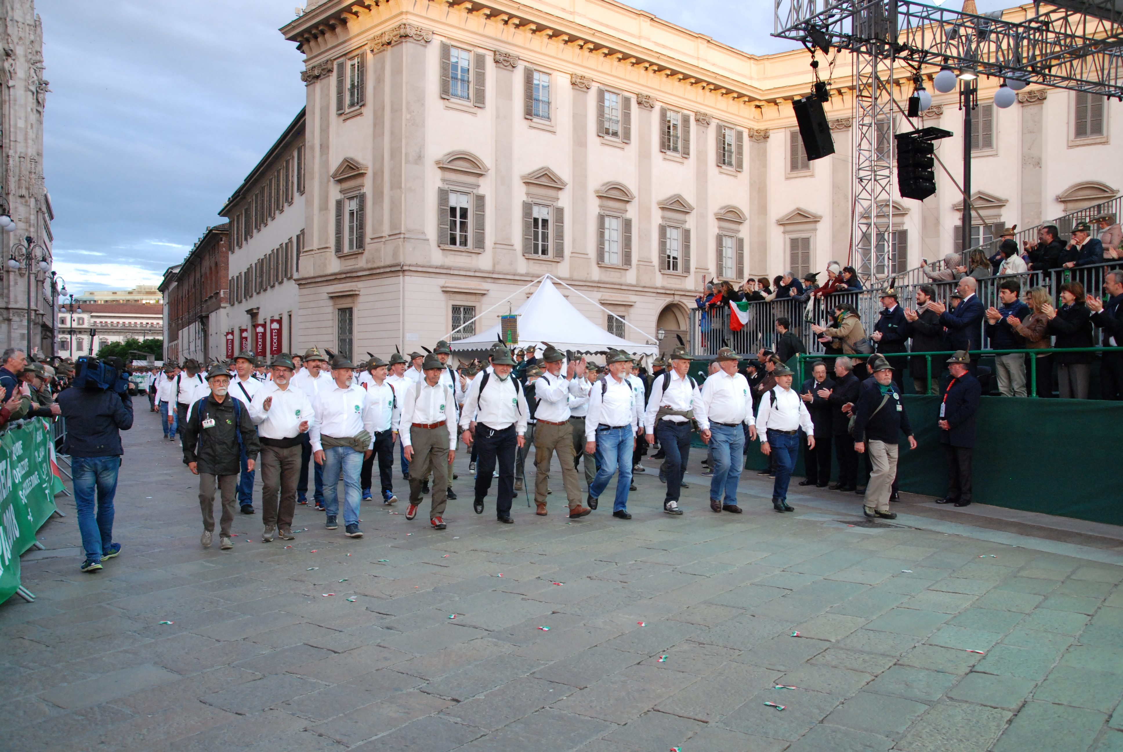 Inizio-Adunata-Nazionale-alpini-Milano-71