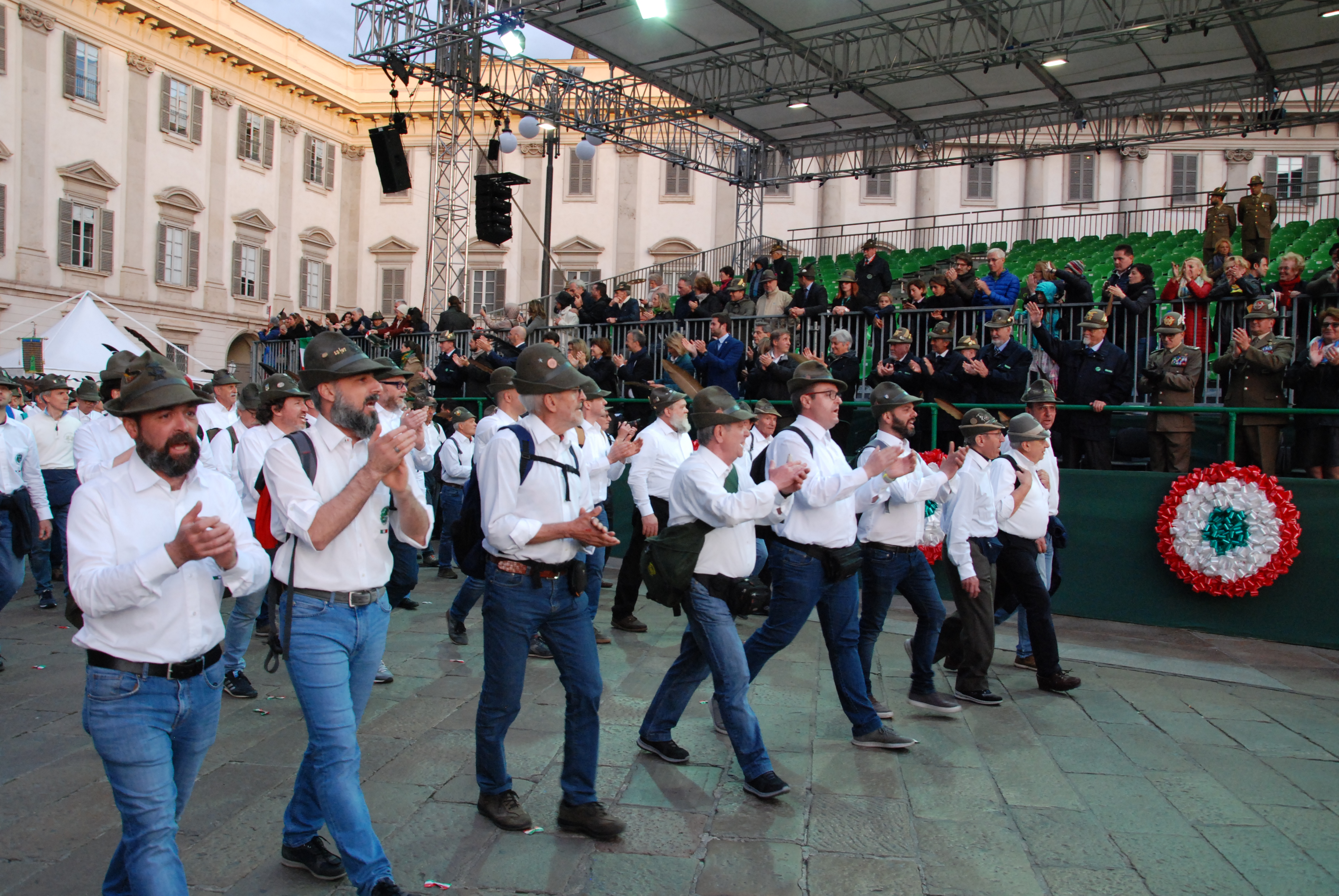 Inizio-Adunata-Nazionale-alpini-Milano-77